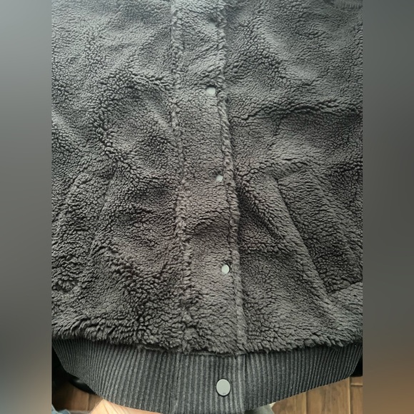 Alo Yoga Sherpa Varsity Jacket - Women's in Black Size Small - Picture 9 of 12